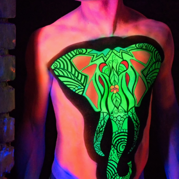 006 Bodypainting UV Elefant